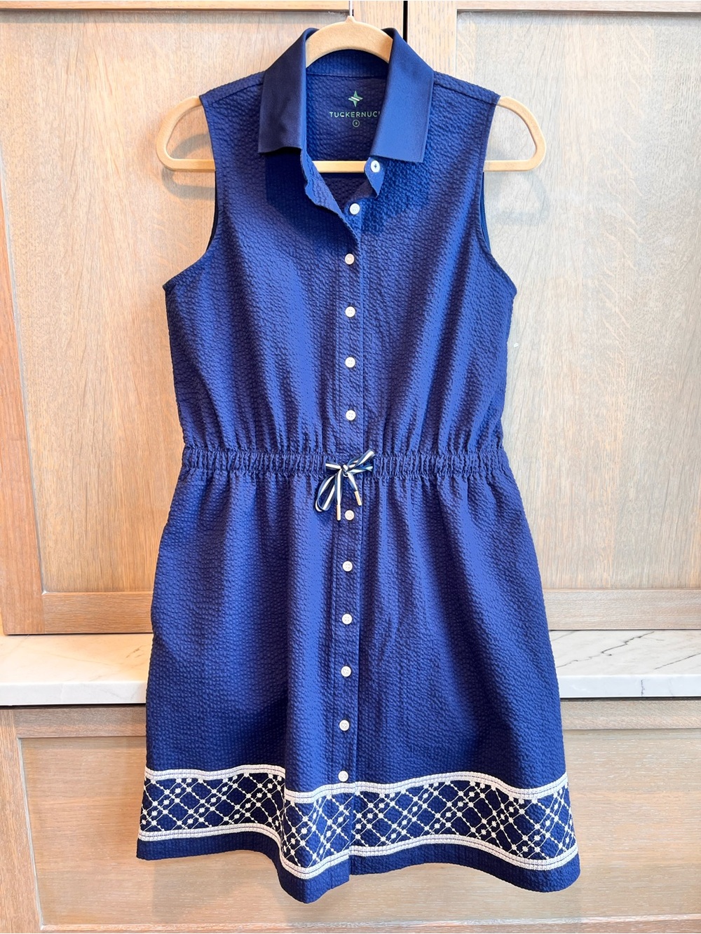 TUCKERNUCK Sport Alcott Golf Dress Navy White Seersucker Embroidered NWOT Small - Picture 15 of 17